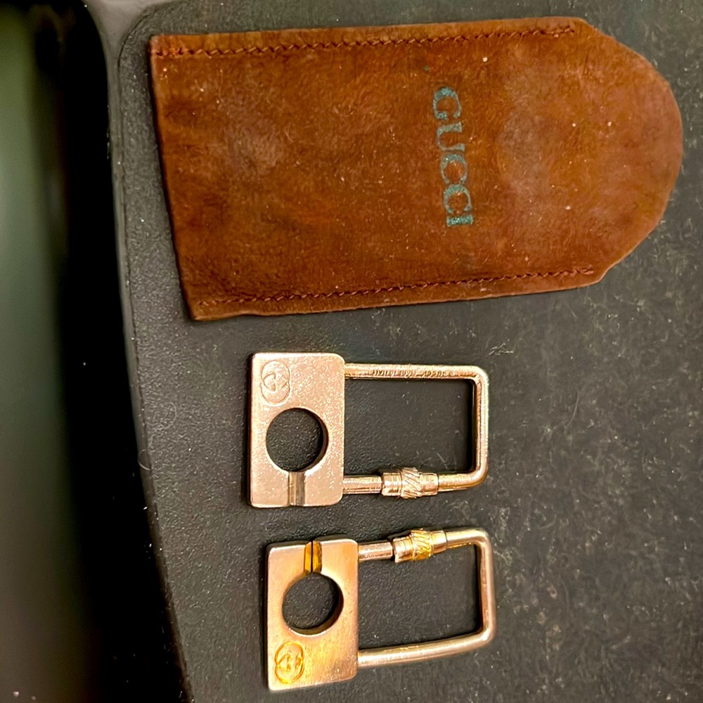 GUCCI keyrings fob VINTAGE GG double keyrings in Gucci pouch. 50+ years old